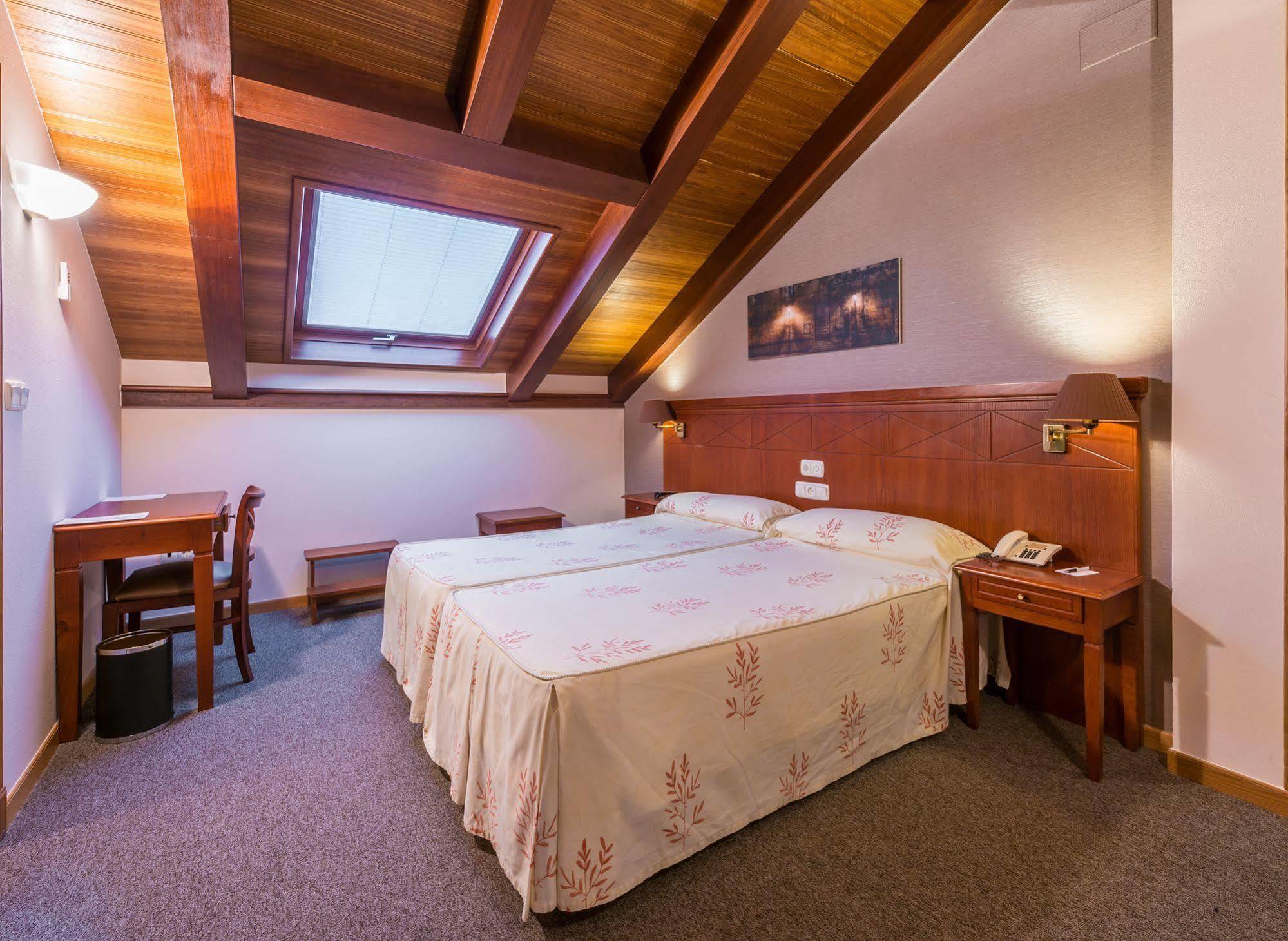 Hotel Herradura Σαντιάγο ντε Κομποστέλα Εξωτερικό φωτογραφία