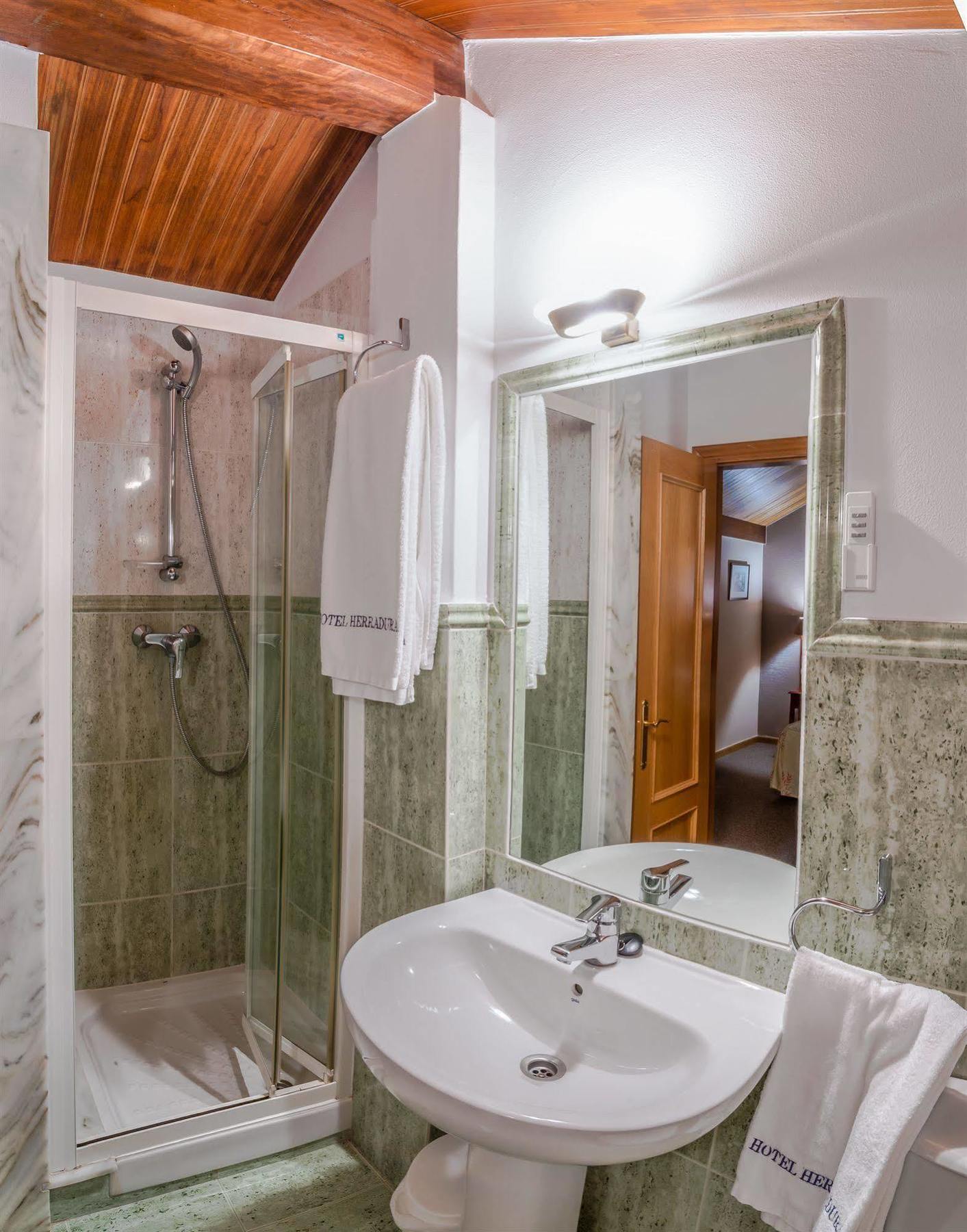 Hotel Herradura Σαντιάγο ντε Κομποστέλα Εξωτερικό φωτογραφία